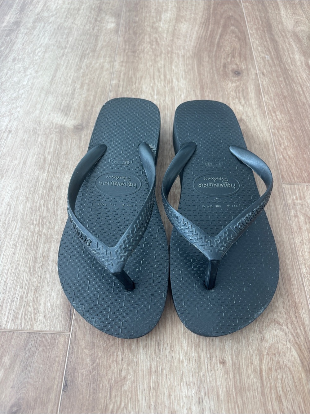 Haviannas black platform Flip-flop sandals size 37-38 (fits 7/7.5)